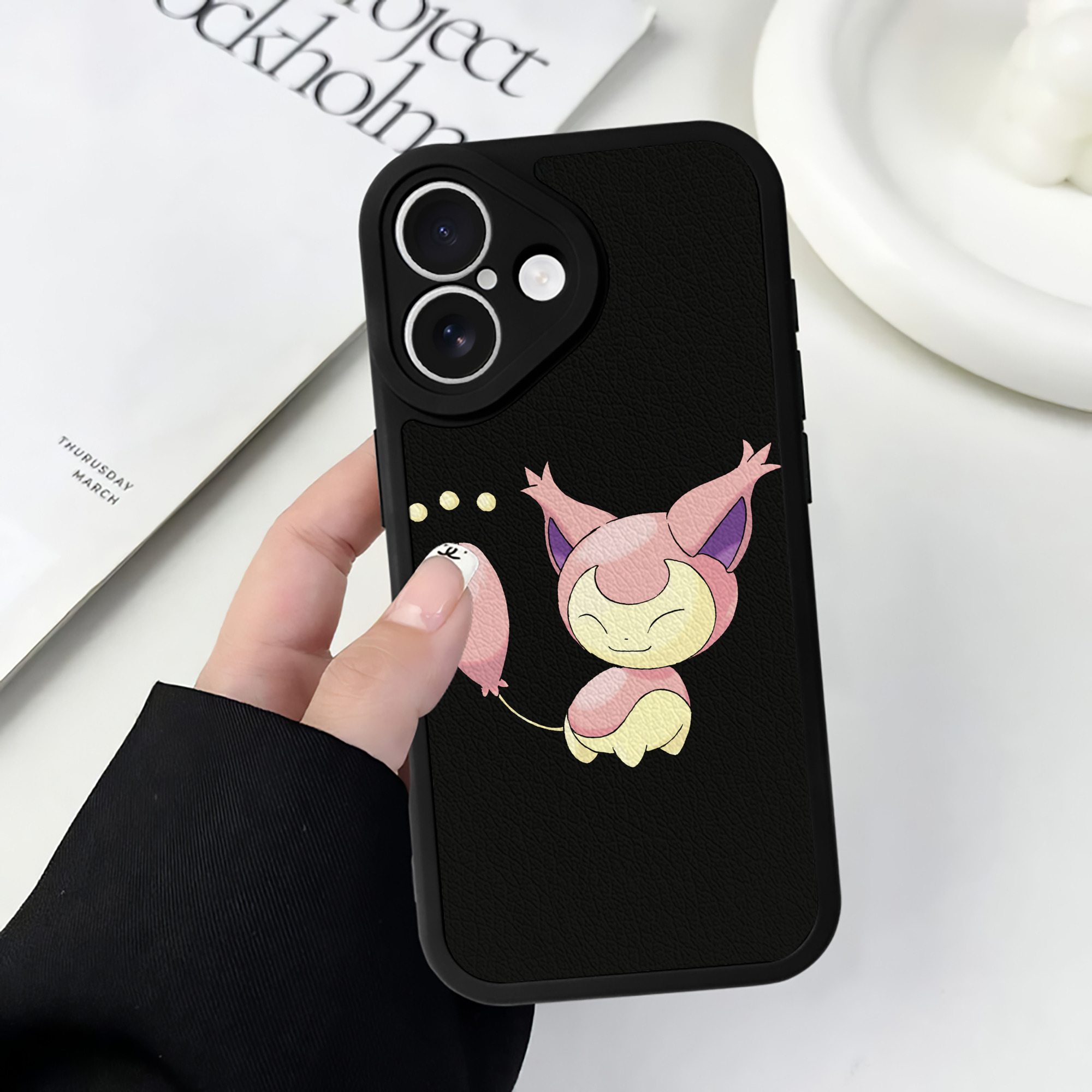 （画像用） ポケットモンスター Pokémon 【iPhone 16シリーズ対応】シリコンスマホケース（レザー調） 材質：シリコン